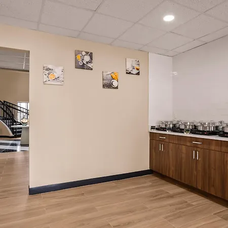 B&B Hotel Jacksonville Airport - Newly Renovated!-2